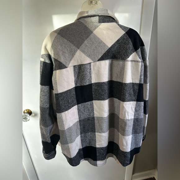 Shacket - Picture 2 of 3